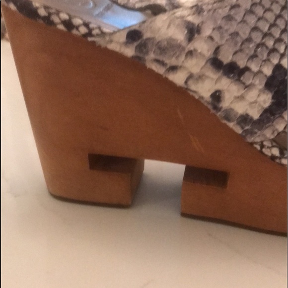 Tory Burch Snakeskin Sandals with wooden sole - Picture 2 of 5